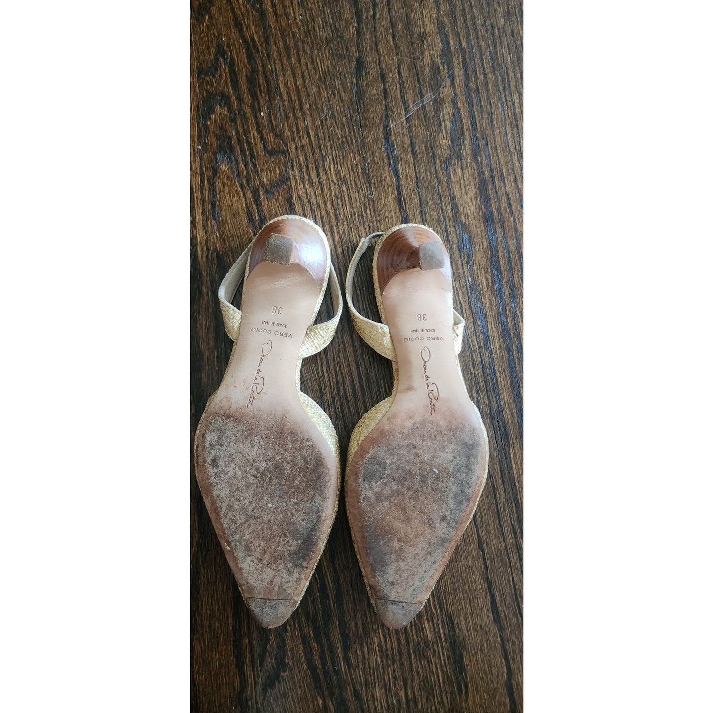 Vintage 1990s Oscar de la Renta Slingback Pumps 38 Beige Cream Gold Weave Texture Kitten Heels Shoes