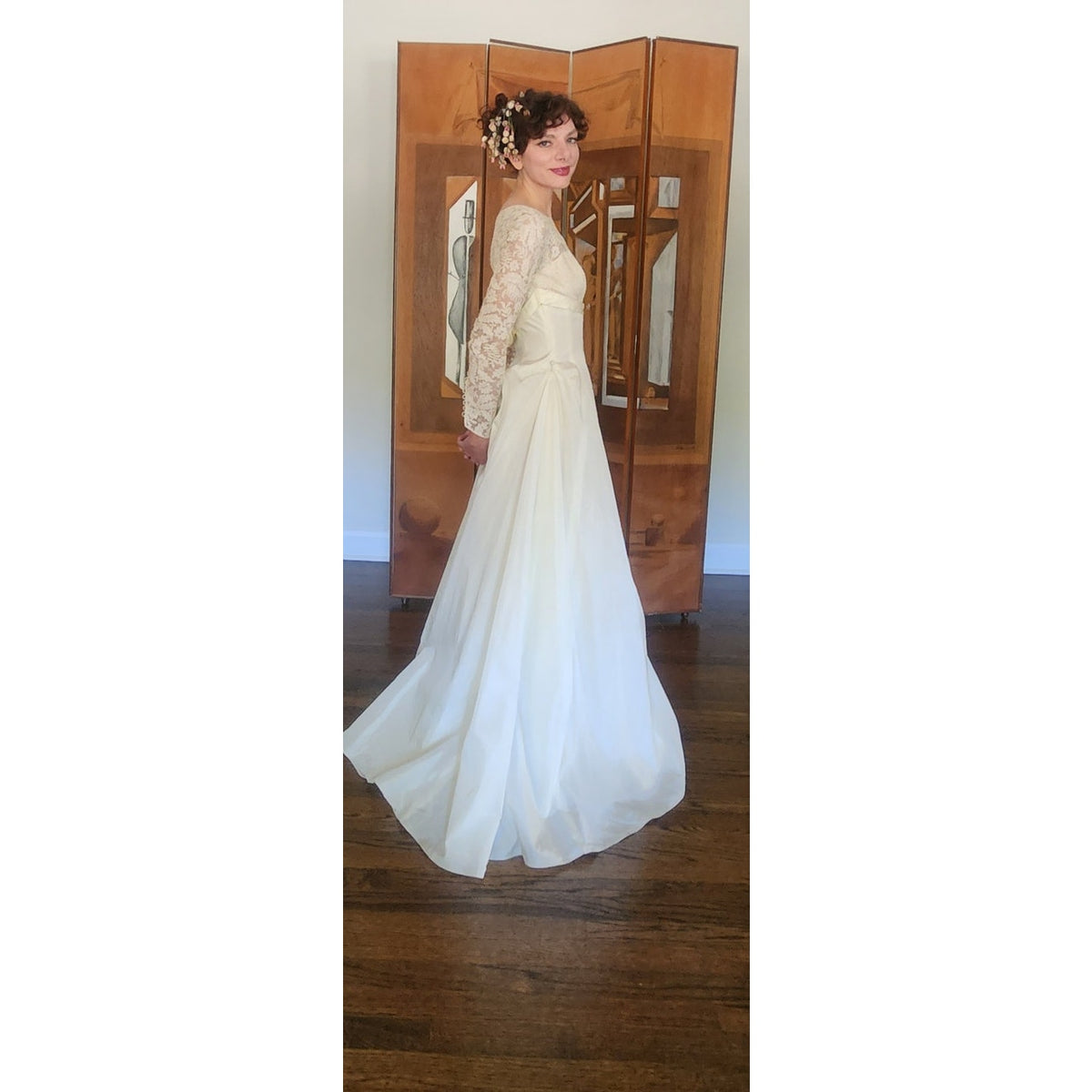 Vintage 1950s Wedding Dress Cream Lace Long Sleeves Long Train Bow Back / Small