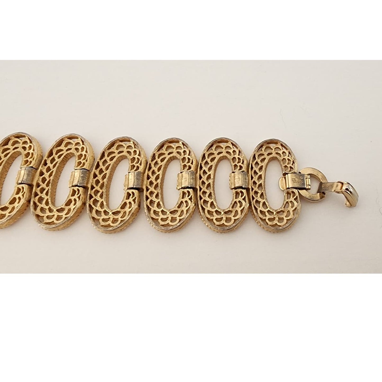 Vintage 60s Bracelet Crown Trifari Gold Linked Ovals