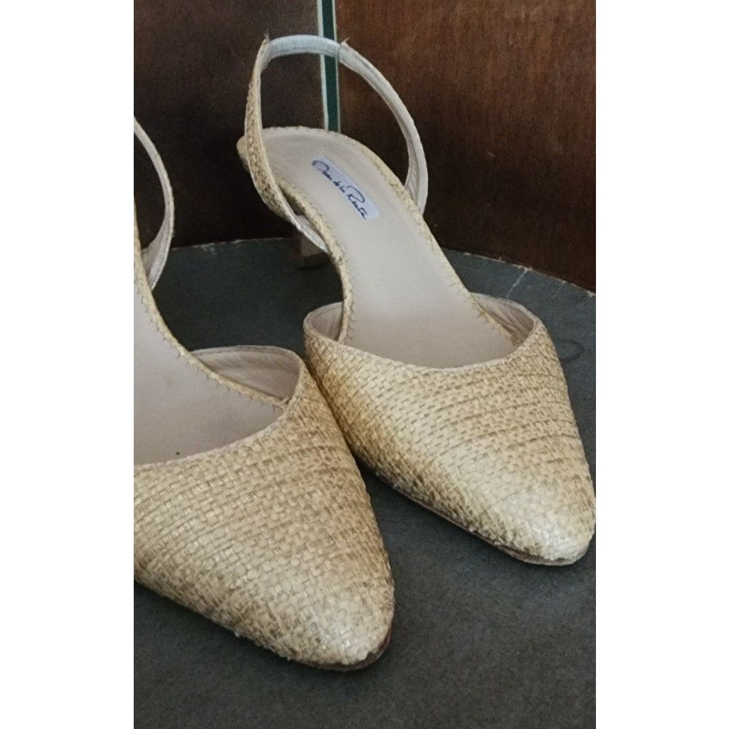 Vintage 1990s Oscar de la Renta Slingback Pumps 38 Beige Cream Gold Weave Texture Kitten Heels Shoes