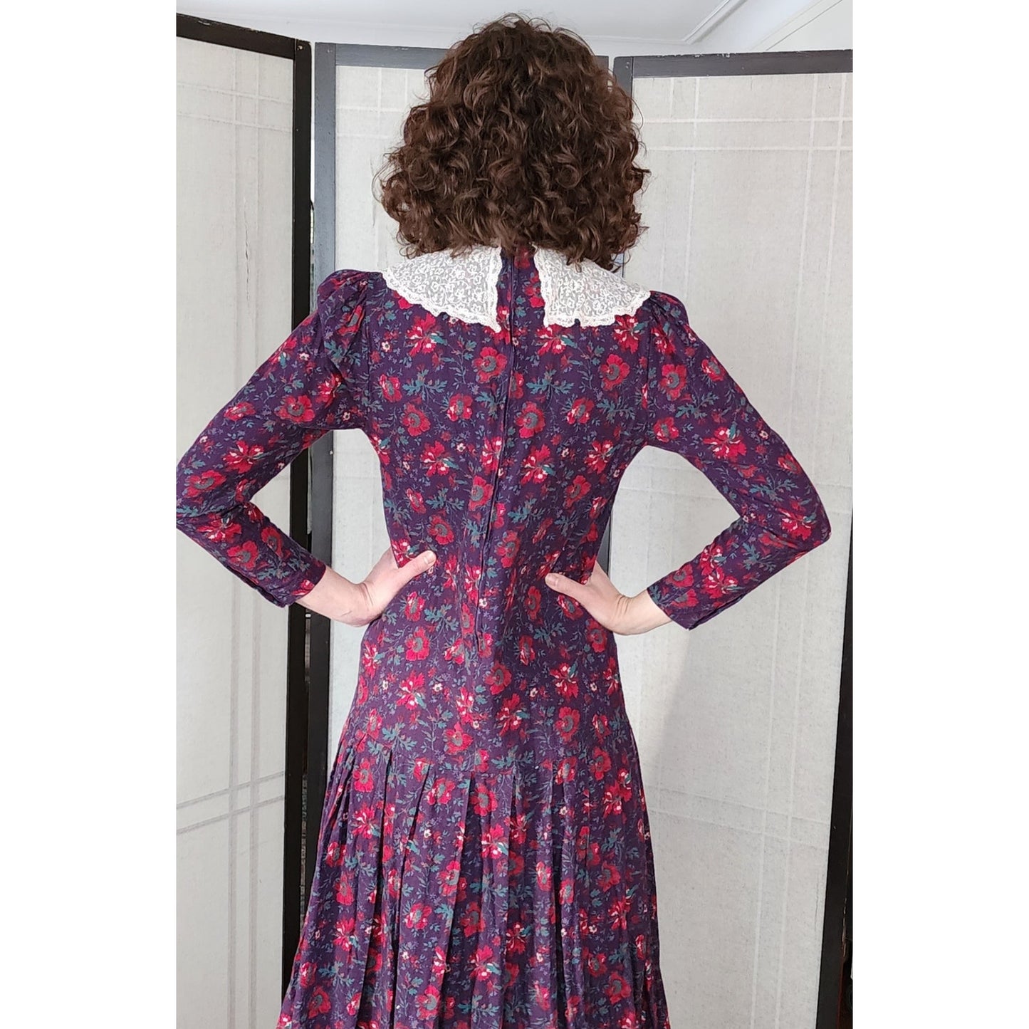 Vintage 80s Laura Ashley Dress Dark Floral Print Lace Collar Long Sleeve