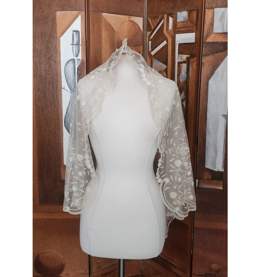 Vintage 1950s Brussels Lace Bridal Veil Wedding Mantilla Fingertip Length