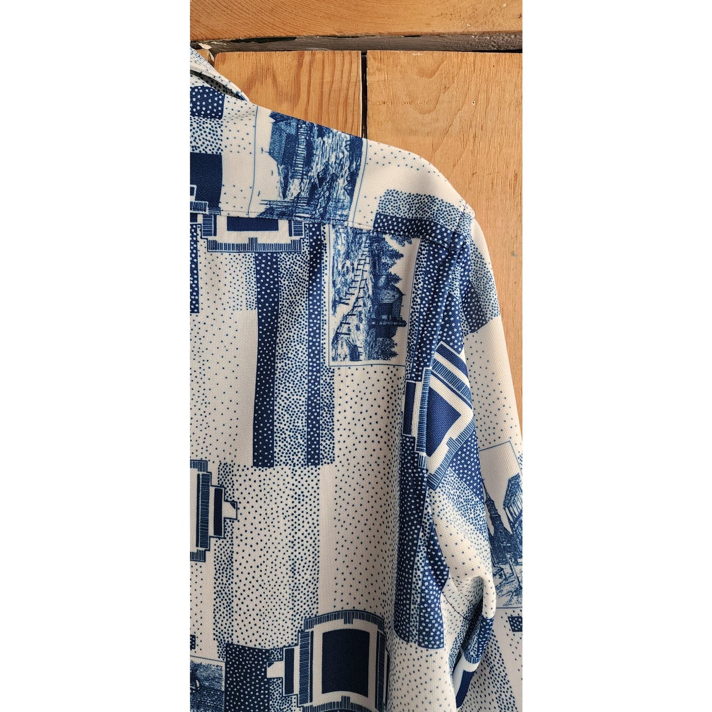 Vintage 70s Novelty Print Mens Shirt Button Down Blue White