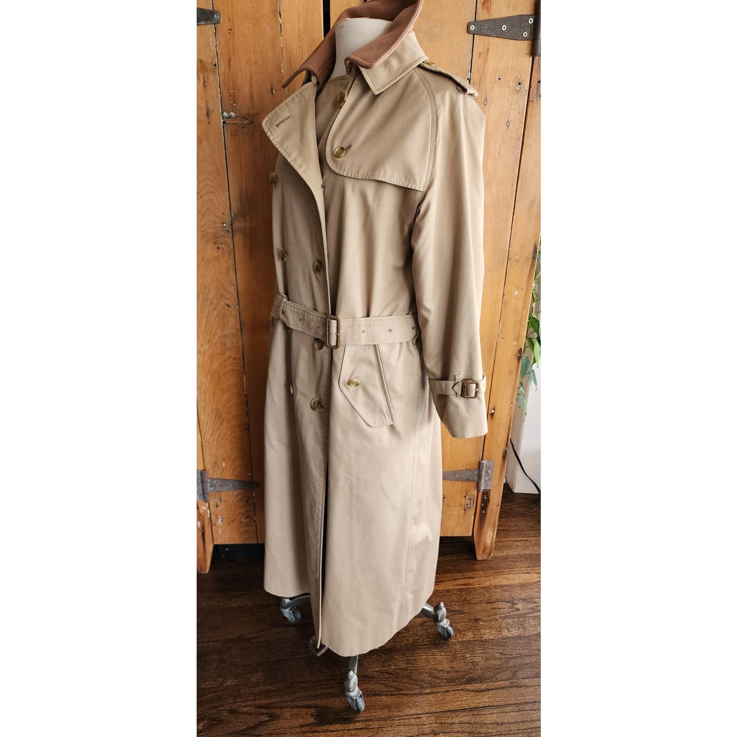 Vintage Burberrys Iconic Mens Trench Coat Beige, Wool Liner Size 42