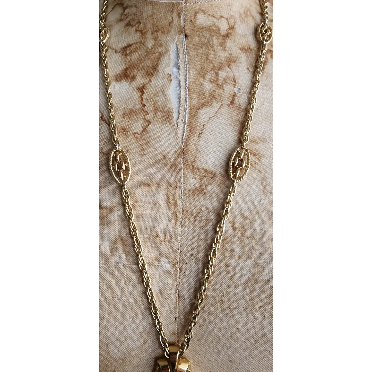 Vintage 60s Trifari Pendant Necklace Gold Baroque Style