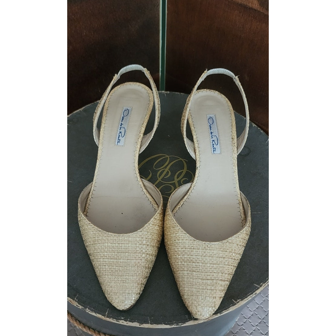 Vintage 1990s Oscar de la Renta Slingback Pumps 38 Beige Cream Gold Weave Texture Kitten Heels Shoes
