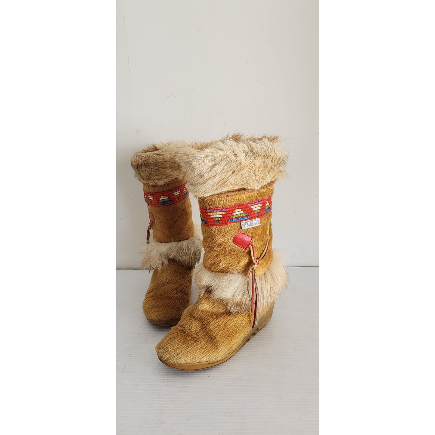 Vintage 70s Tecnica Winter Boots Embroidered Fur / 7.5