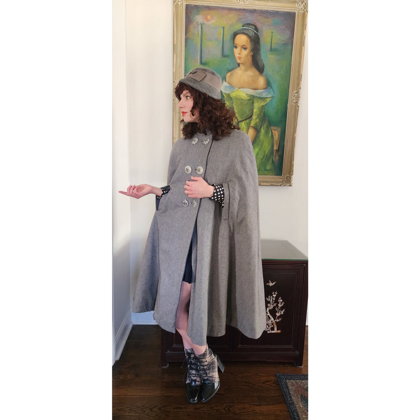 Vintage 60s Cape Coat Gray Wool Cloak w/Fuzzy Liner Mod Style / Med