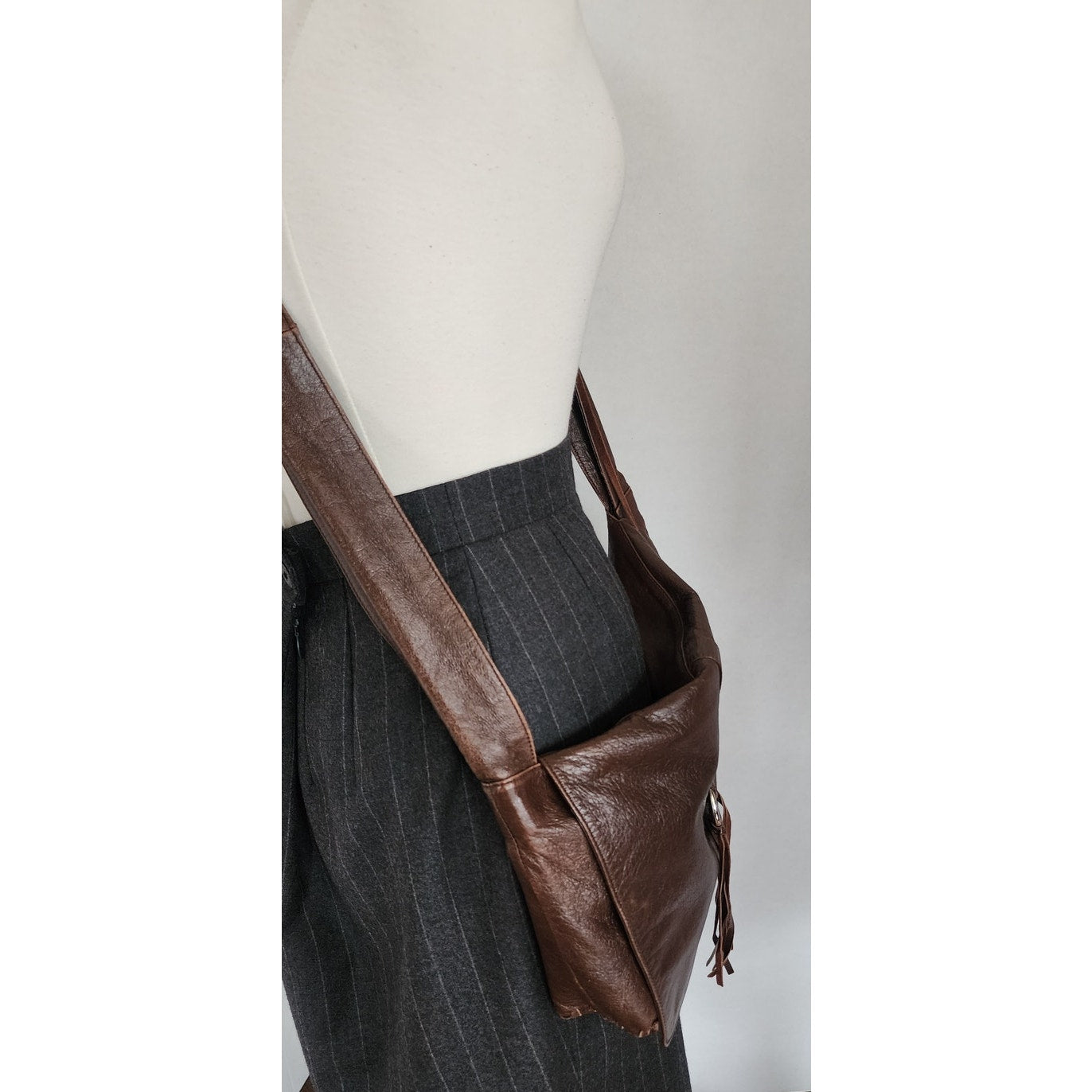 Vintage 2000s BCBG Brown Leather Shoulder Bag w/Fringe