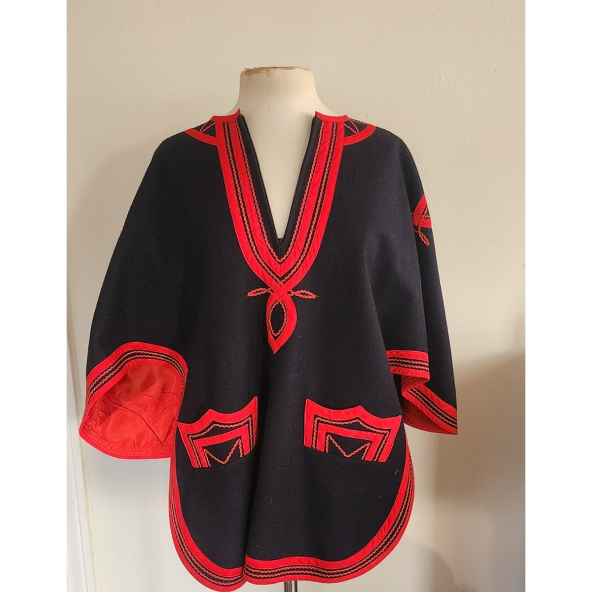 Vintage 1970s Poncho Embroidered Wool Guatemala Pinata Capelet