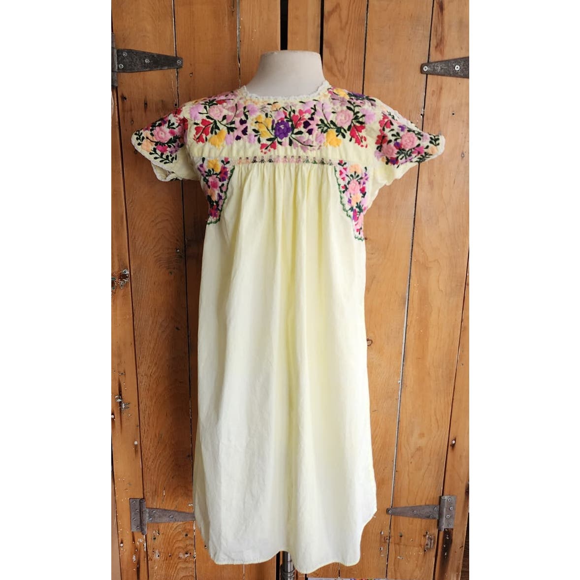 Vintage 60s Mexican Dress Floral Embroidery Pale Yellow