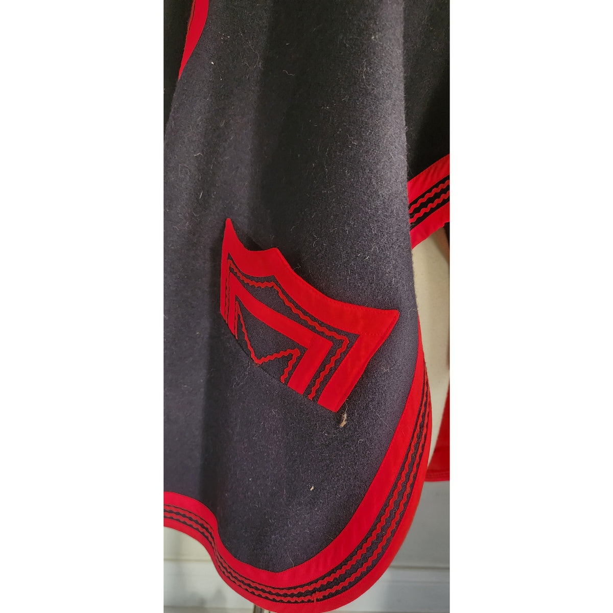 Vintage 1970s Poncho Embroidered Wool Guatemala Pinata Capelet