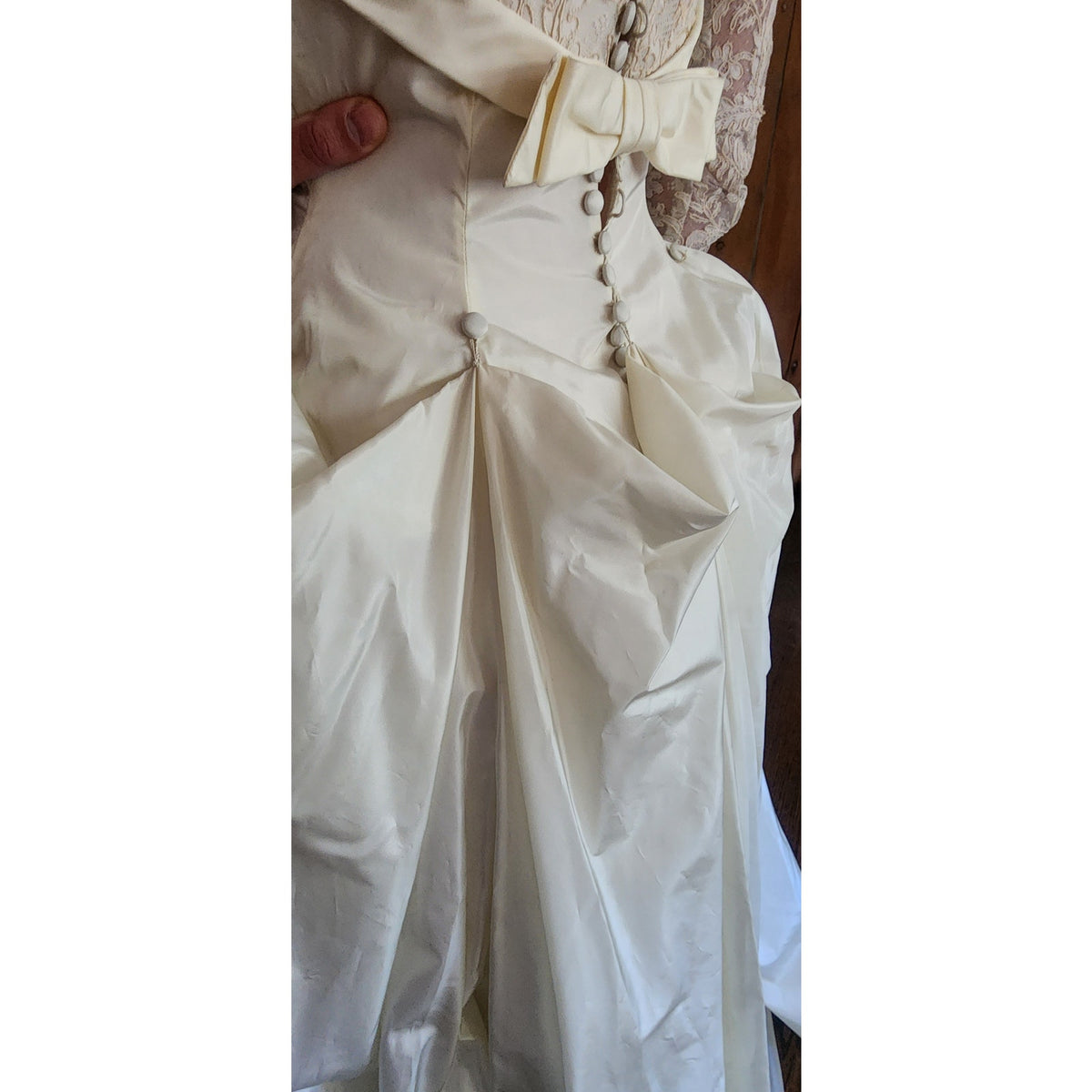 Vintage 1950s Wedding Dress Cream Lace Long Sleeves Long Train Bow Back / Small