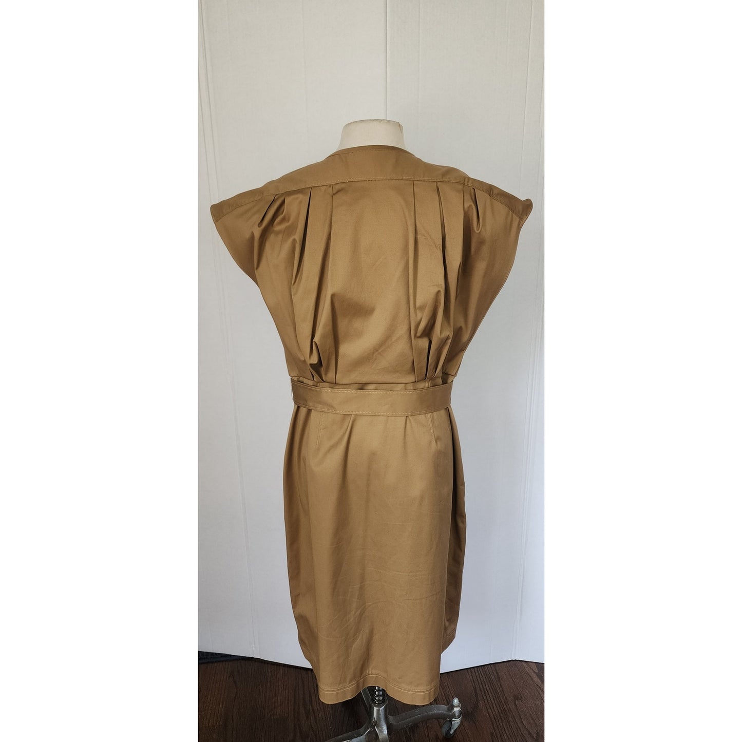 Carolina Herrera Shirt Dress 2022 Resort Beige Cotton Button Down Front Safari Belted Utility NWOT Large