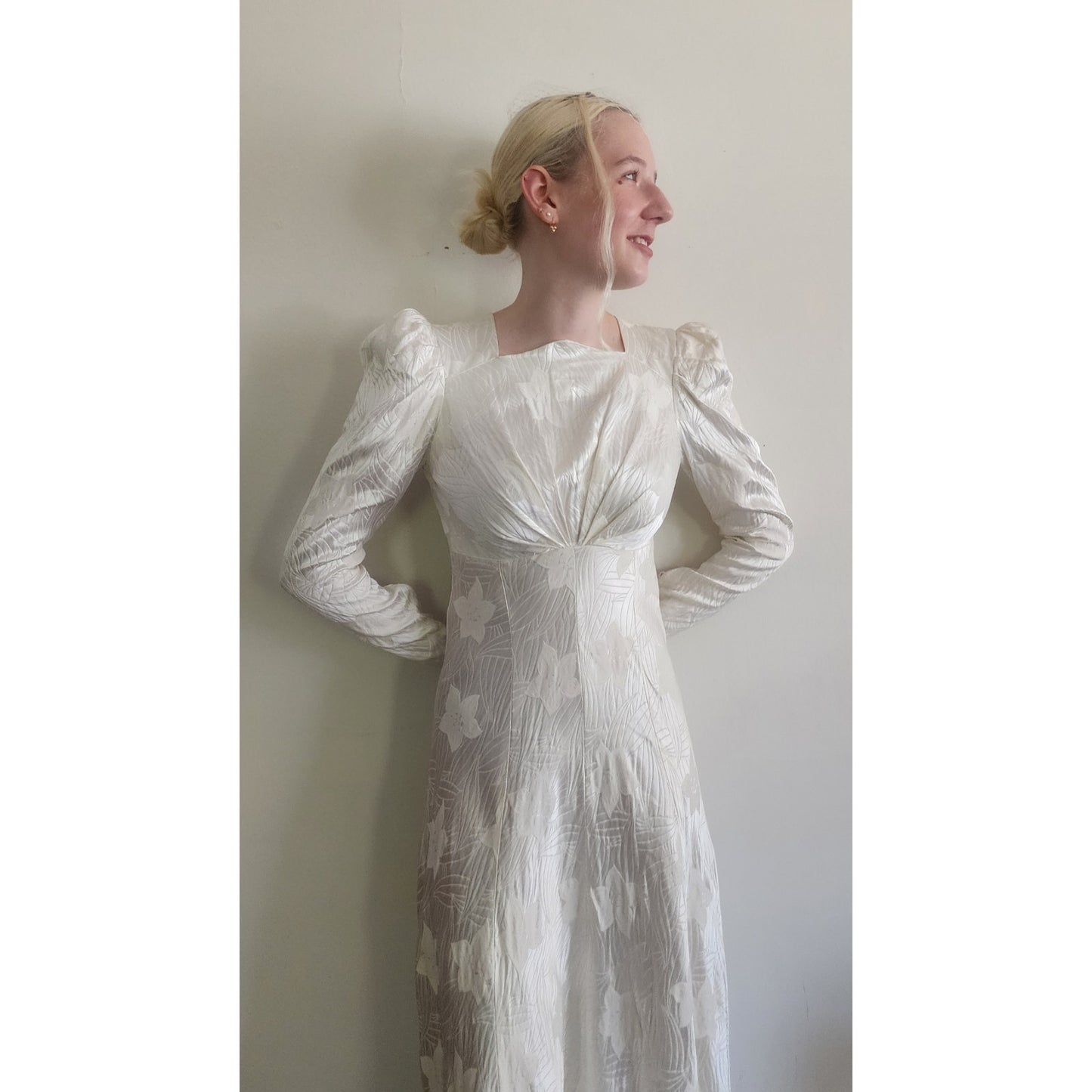 Vintage 1940s Wedding Dress Ivory Damask Long Sleeves by LaRose / Small