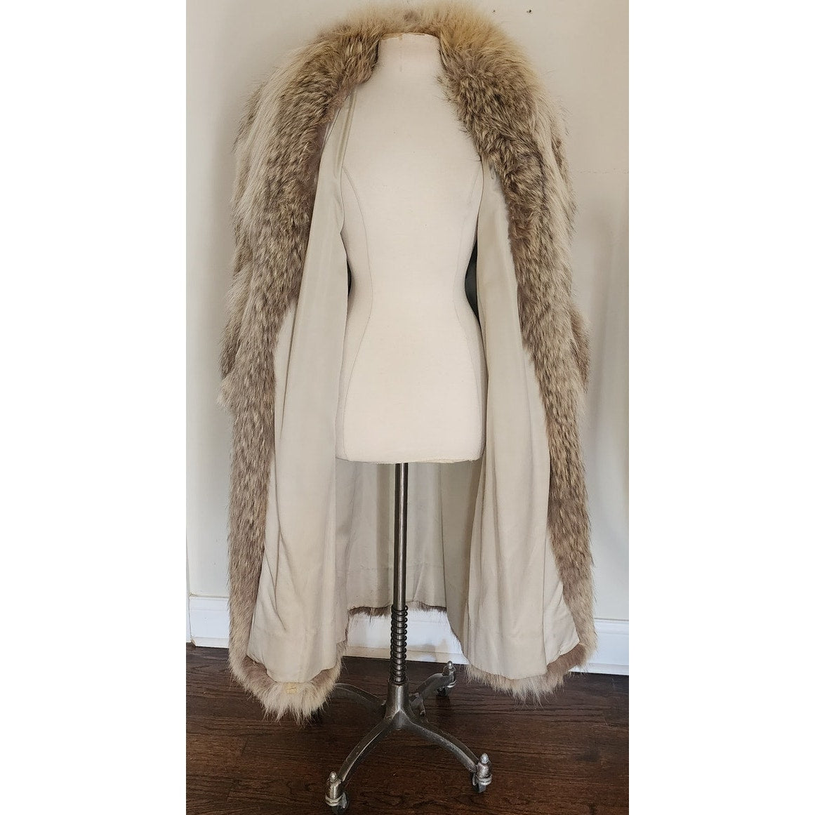 Vintage 1980s Silver Fur White Gray Fox Coyote Coat Rosenthal Chicago