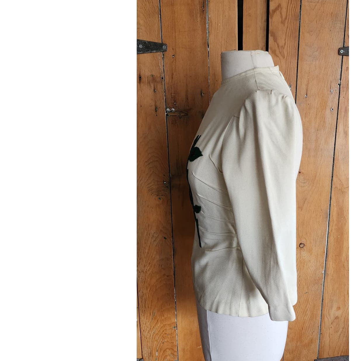Vintage 40s Cream Top Green Leaf Applique