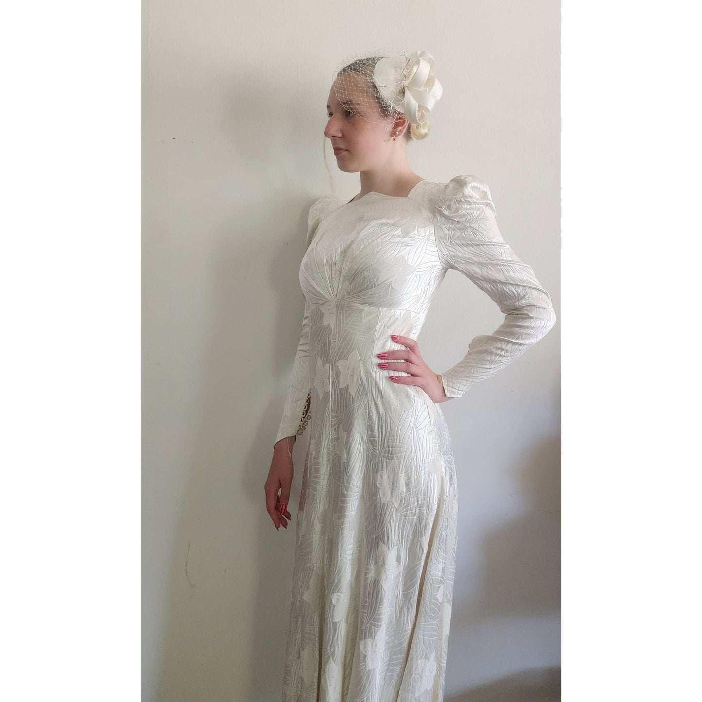 Vintage 1940s Wedding Dress Ivory Damask Long Sleeves by LaRose / Small