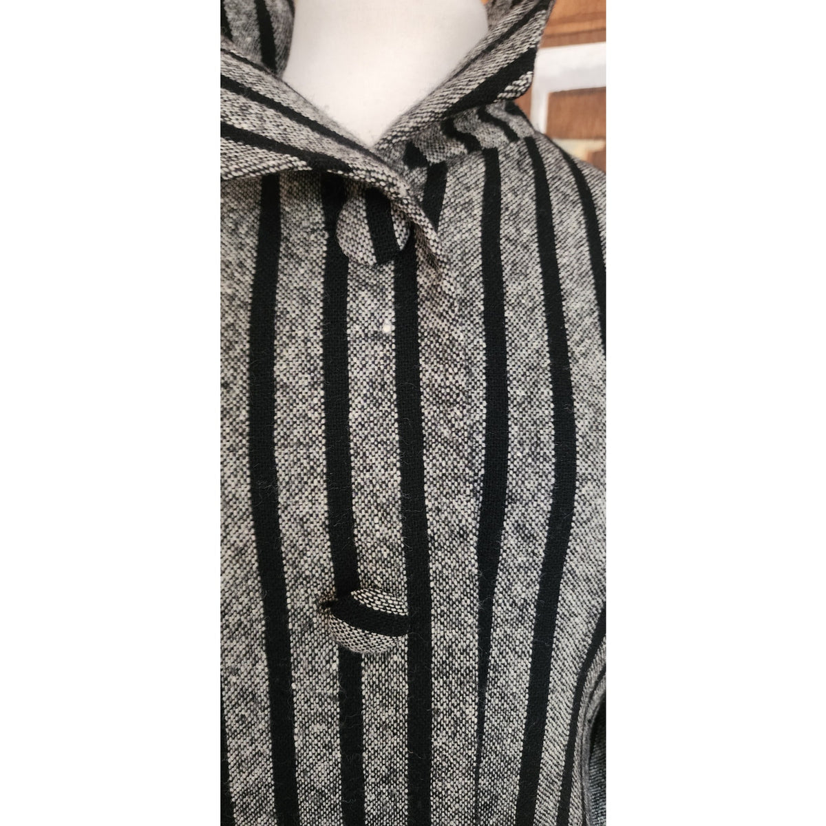 Vintage 60s SYBIL CONNOLLY Mod Cropped Blazer Gray Wool Tweed Black Stripes Large Collar