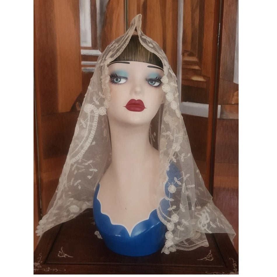 Vintage 1950s Brussels Lace Bridal Veil Wedding Mantilla Fingertip Length