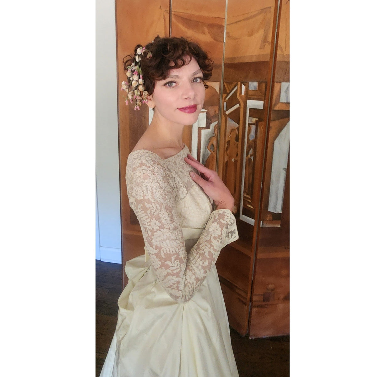Vintage 1950s Wedding Dress Cream Lace Long Sleeves Long Train Bow Back / Small