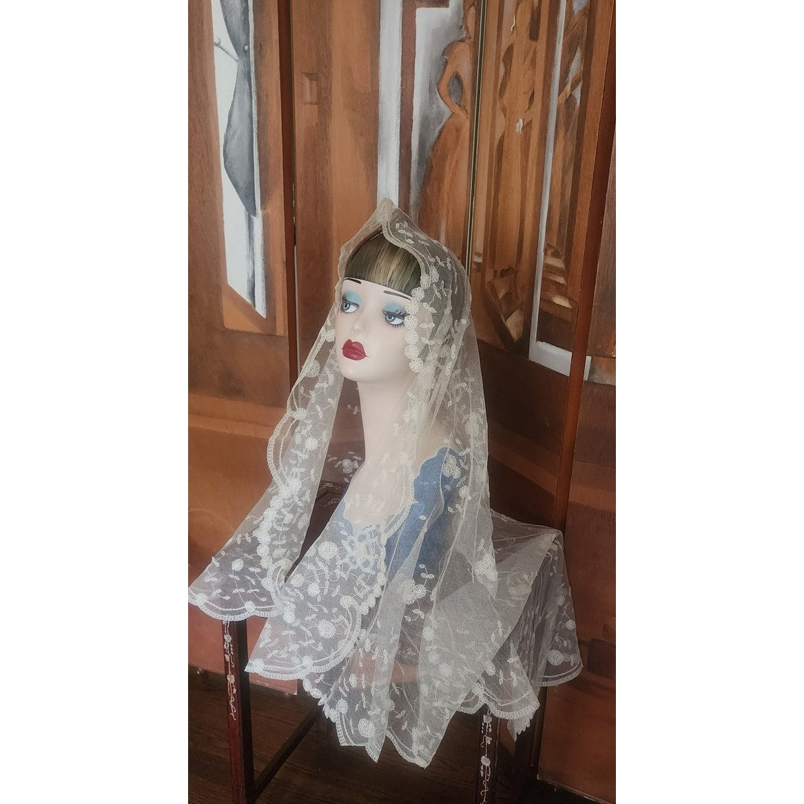 Vintage 1950s Brussels Lace Bridal Veil Wedding Mantilla Fingertip Length