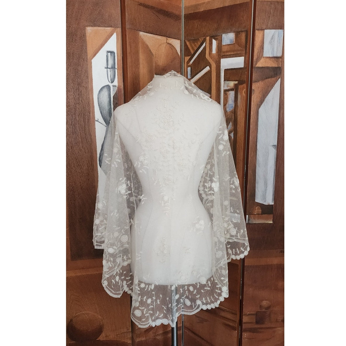 Vintage 1950s Brussels Lace Bridal Veil Wedding Mantilla Fingertip Length