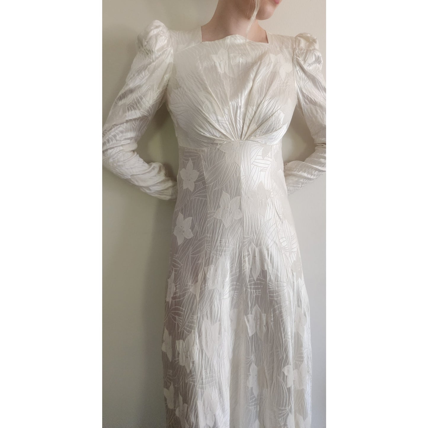 Vintage 1940s Wedding Dress Ivory Damask Long Sleeves by LaRose / Small