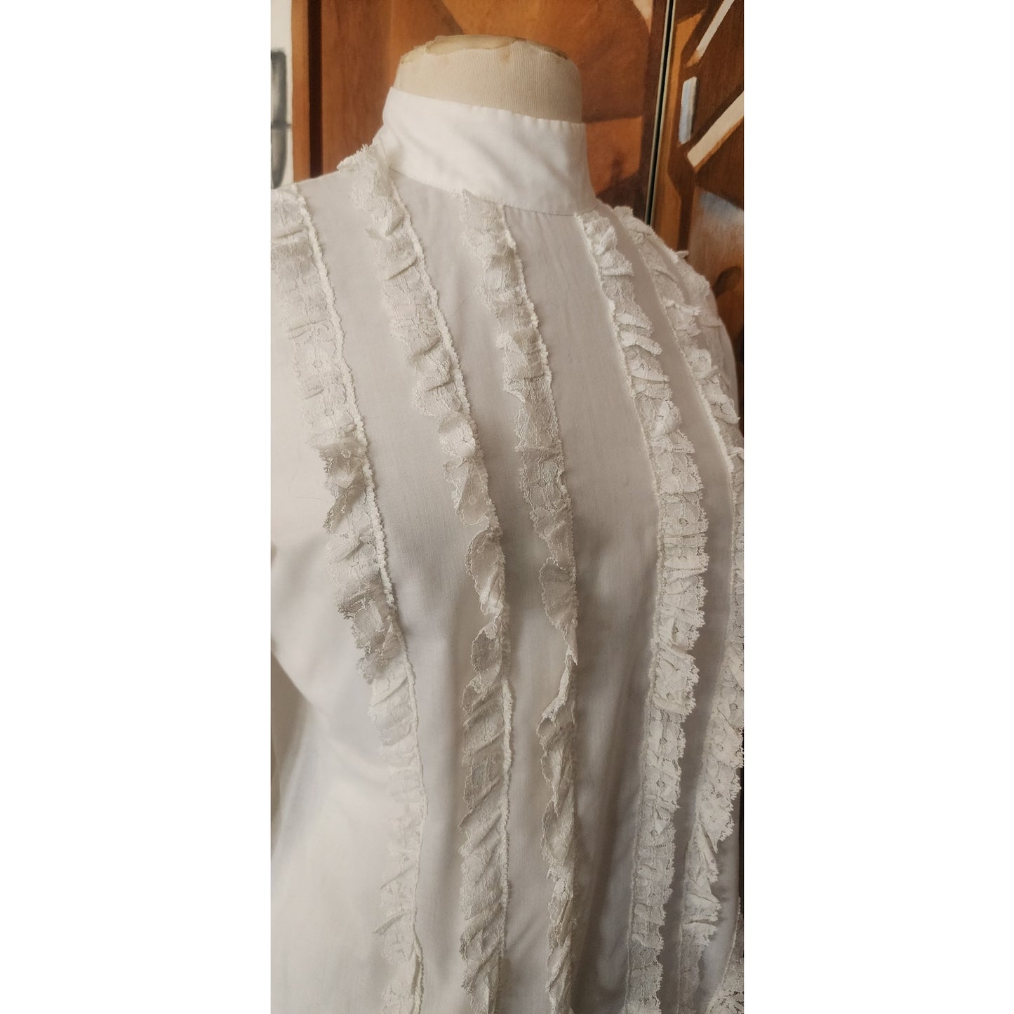 Vintage 70s White Lace Ruffled Front Shirt Long Sleeved Poet's Blouse / M