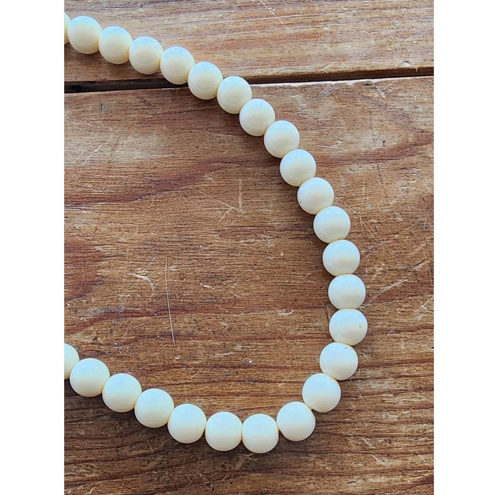 Vintage 80s Heart Pendant Necklace Cream Lucite