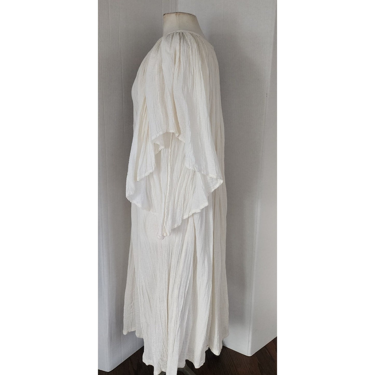 Vintage 1970s Amerikan Climax Caftan Dress White Cream Cotton Angel Sleees Gauzy