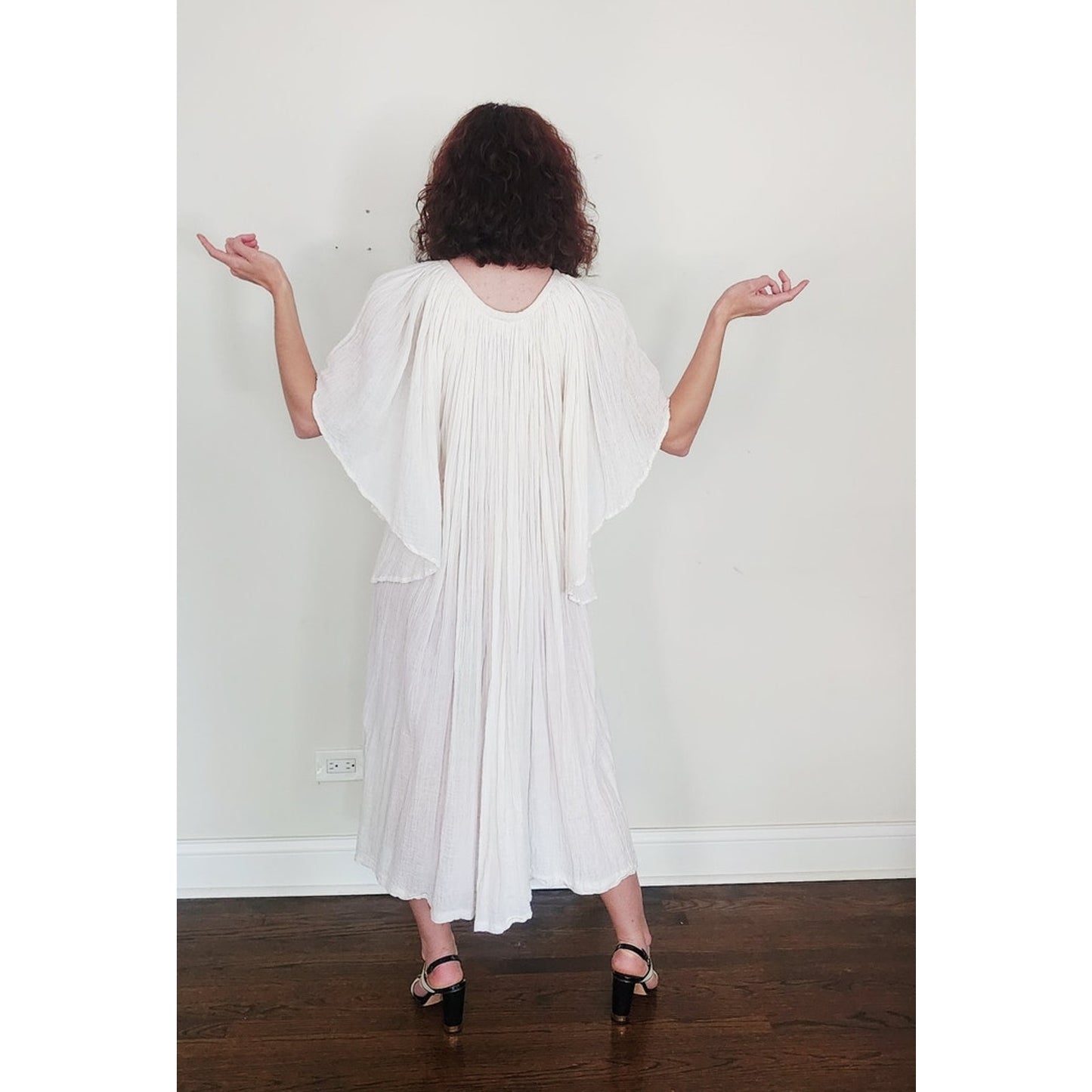 Vintage 1970s Amerikan Climax Caftan Dress White Cream Cotton Angel Sleees Gauzy