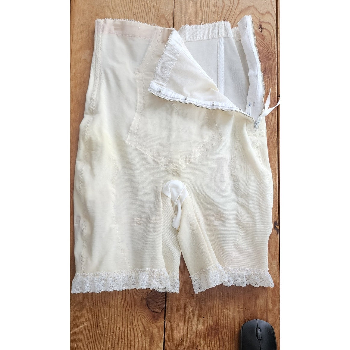 Vintage 50s Girdle Underwear Cream Nylon w/Garters Formfit Rogers 32