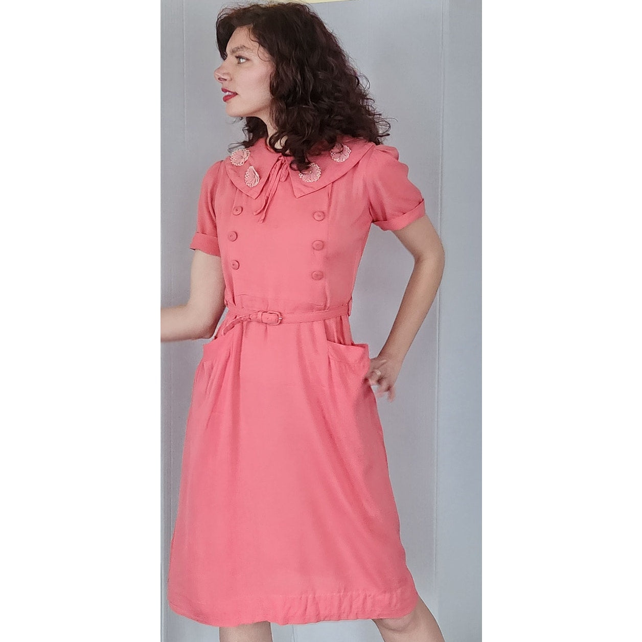 Vintage 40s Pink Dress w/ Embroidered Floral Collar, Belted / S