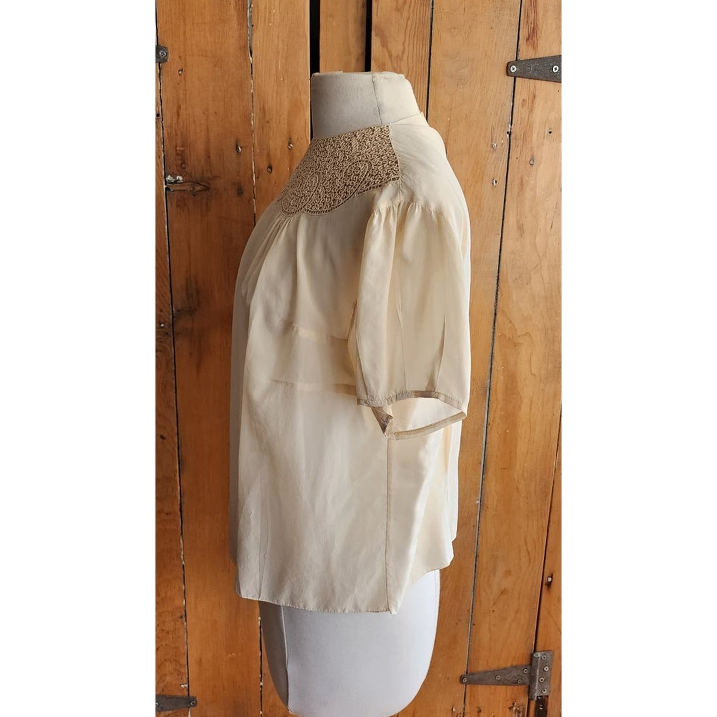 Vintage 40s Cream Silk Blouse Crochet Lace Neckline