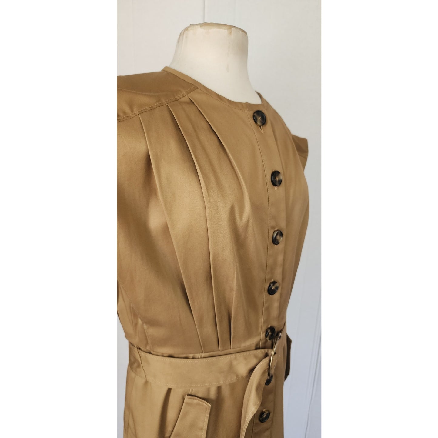 Carolina Herrera Shirt Dress 2022 Resort Beige Cotton Button Down Front Safari Belted Utility NWOT Large