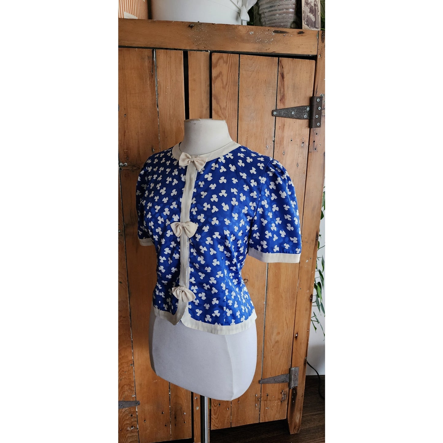 Vintage 80s Graphic Blouse w/Bows Blue & White Petites for Maggy