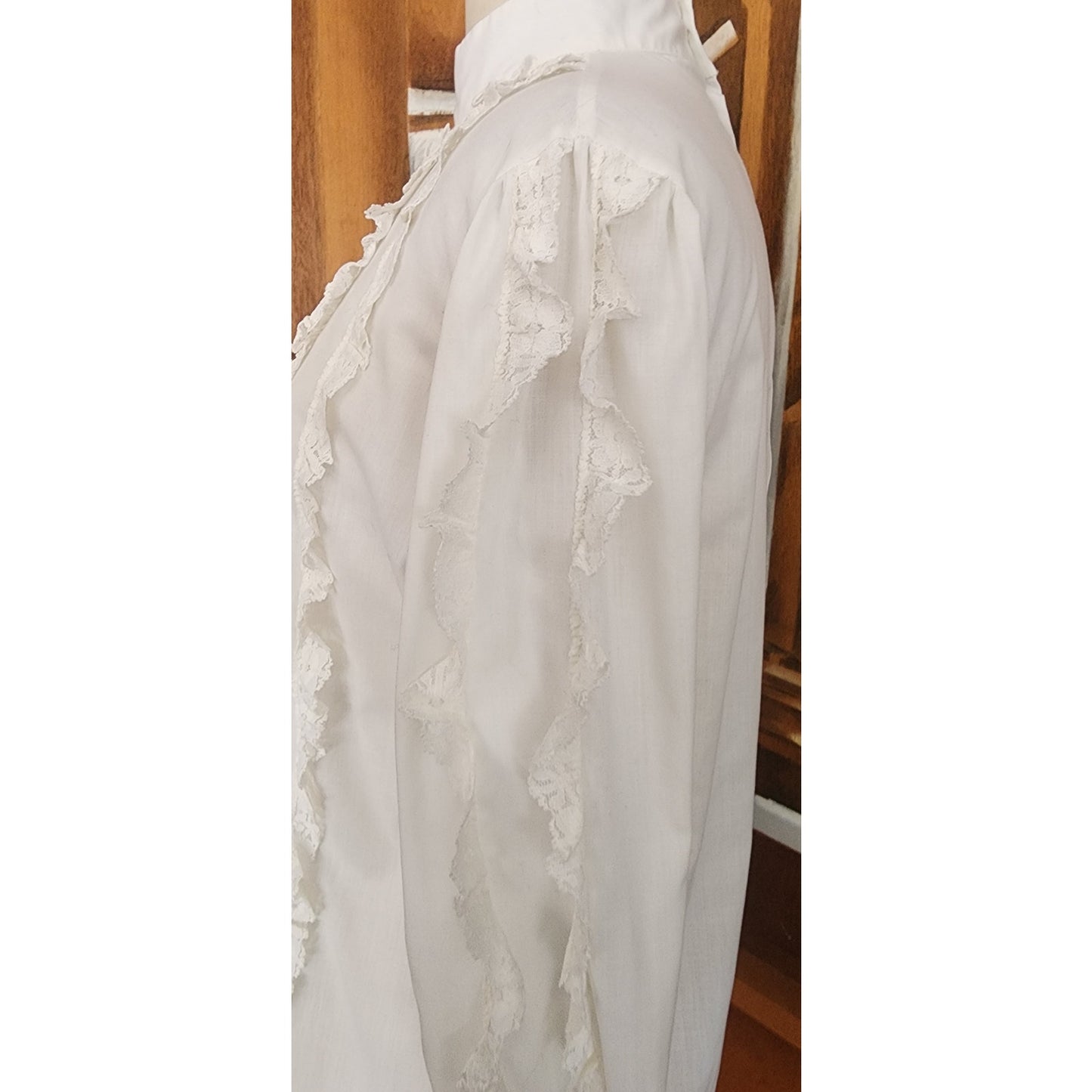 Vintage 70s White Lace Ruffled Front Shirt Long Sleeved Poet's Blouse / M