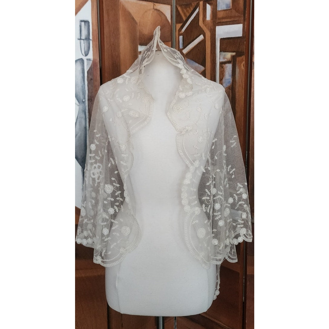 Vintage 1950s Brussels Lace Bridal Veil Wedding Mantilla Fingertip Length