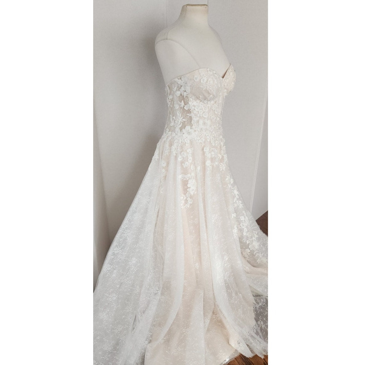 Casablanca Bridal Wedding Dress 2455 Mae Strapless Floral Lace Ivory w/Long Sheer Train Skirt NWT