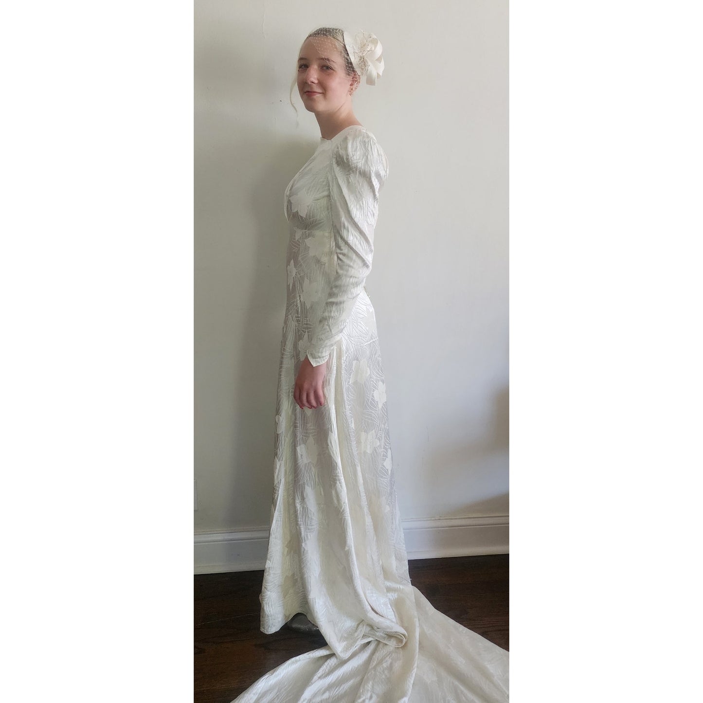 Vintage 1940s Wedding Dress Ivory Damask Long Sleeves by LaRose / Small