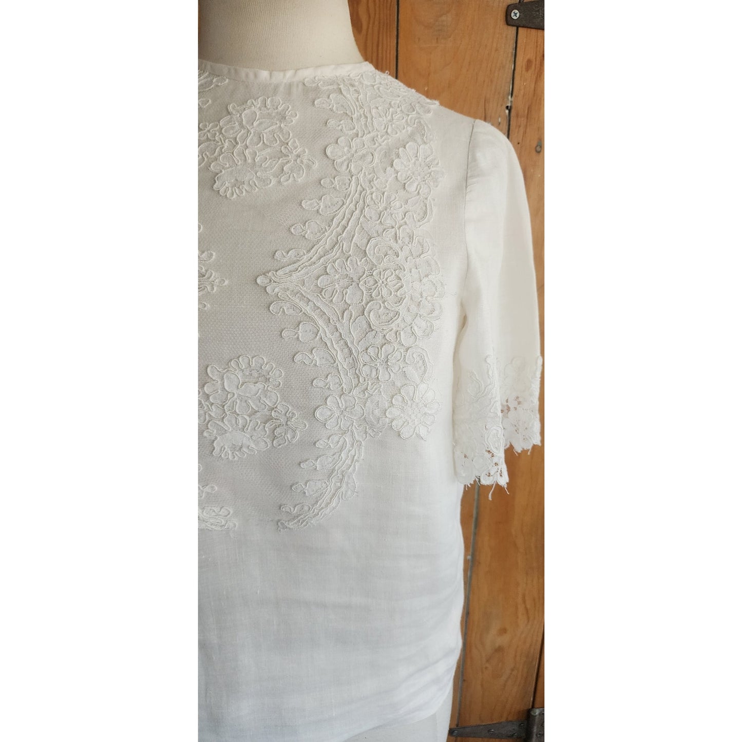 Vintage White Linen Blouse w/Lace Applique Short Sleeves / S-M