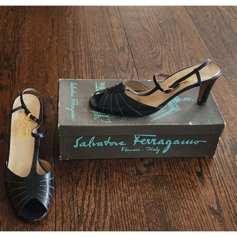 Vintage 70s Ferragamo Navy Blue Leather T Strap Dancing Shoes Mary Jane Heels 10AA