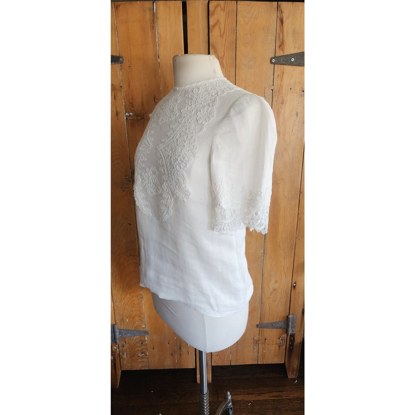 Vintage White Linen Blouse w/Lace Applique / S-M