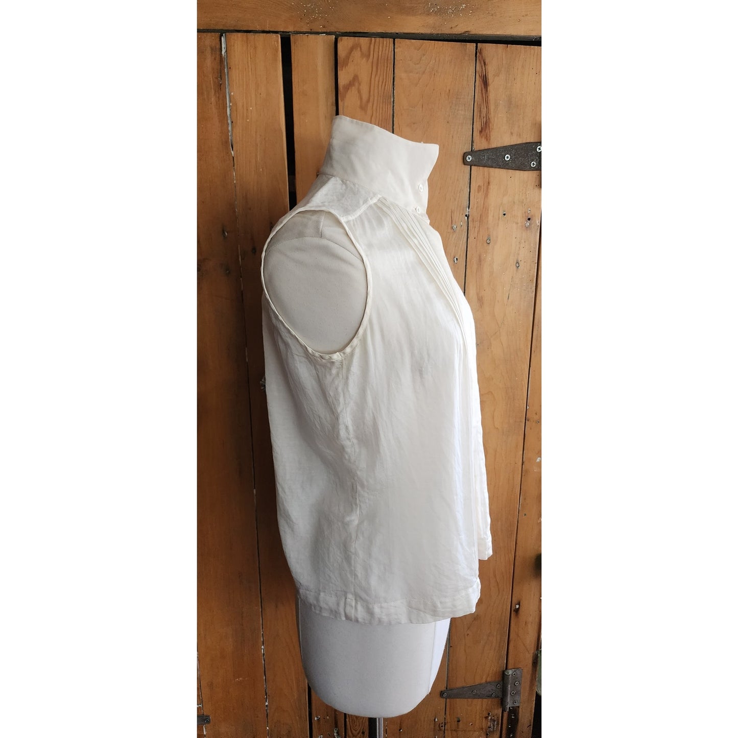 Chanel 2006 White Pleated Blouse Sleeveless Cotton Silk / M