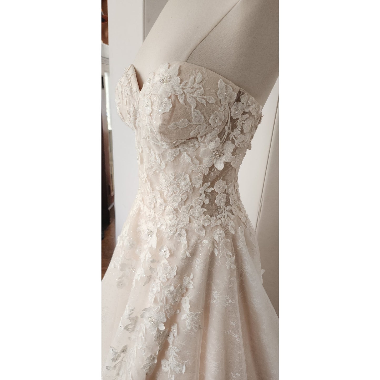 Casablanca Bridal Wedding Dress 2455 Mae Strapless Floral Lace Ivory w/Long Sheer Train Skirt NWT