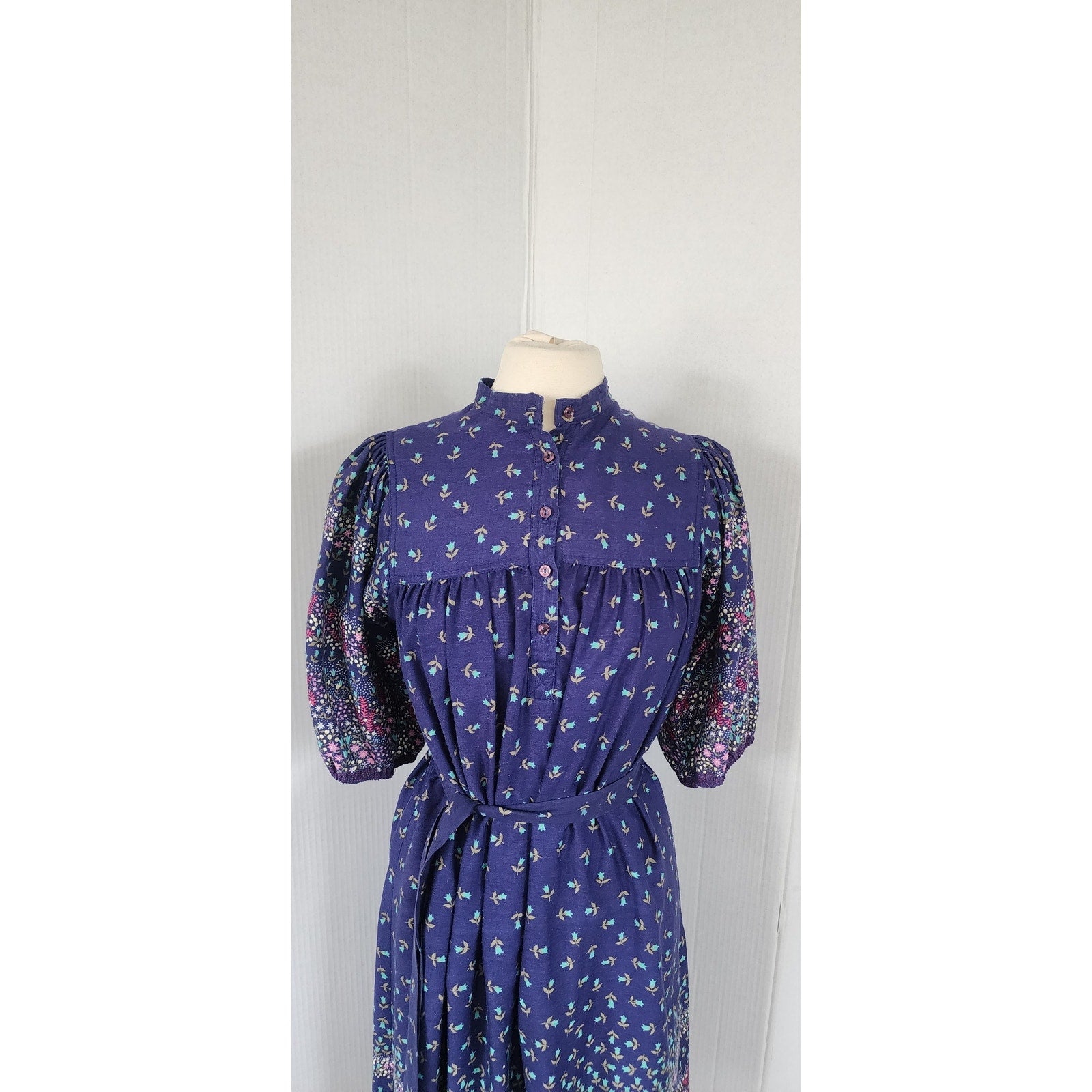 Vintage 70s Floral Print Dress Dark Blue Robbie Bee Neiman Marcus Prairiecore Farmcore Cottagecore Boho Hippie Vintage 70s Floral Print Dress Dark Blue Robbie Bee Neiman Marcus Prairiecore Farmcore Cottagecore Boho Hippie