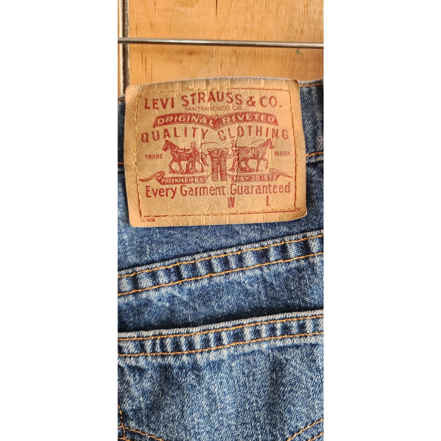 Vintage 90s Levis Long Denim Shorts / 9S