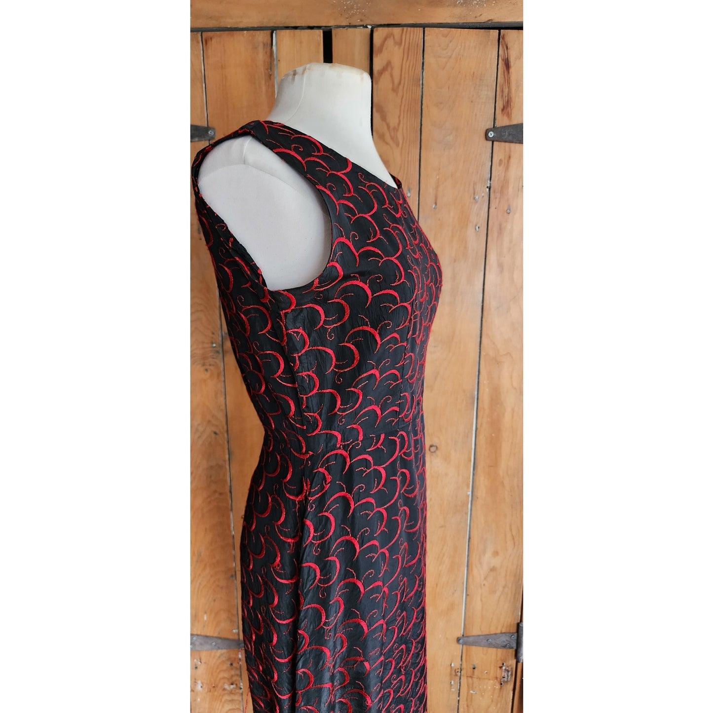 Vintage 60s Party Dress Red on Black Embroidered Satin Crescent Moon / M