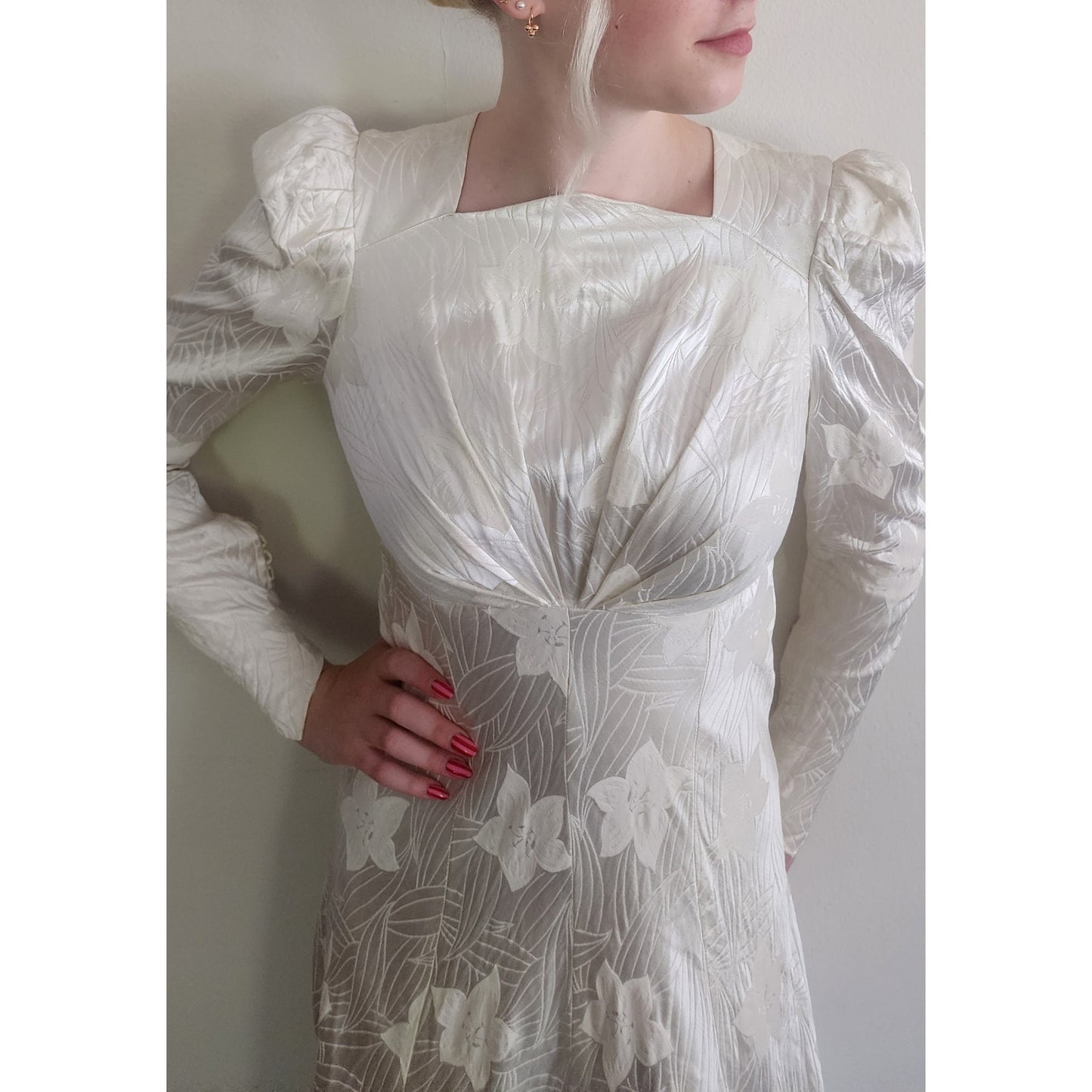 Vintage 1940s Wedding Dress Ivory Damask Long Sleeves by LaRose / Small